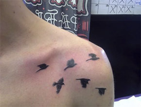 Tatuajes pequeños golondrinas